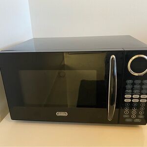 Sunbeam Black Microwave Oven with Modern Design and Glass Door